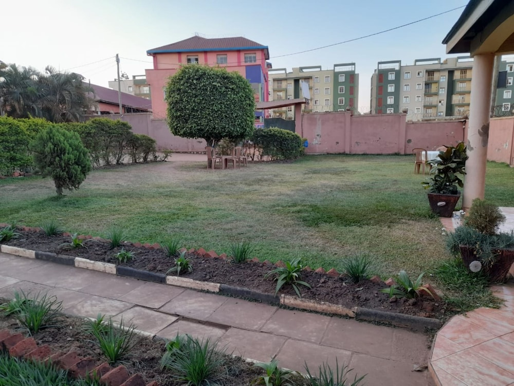 Twin Tower Gardens Hotel