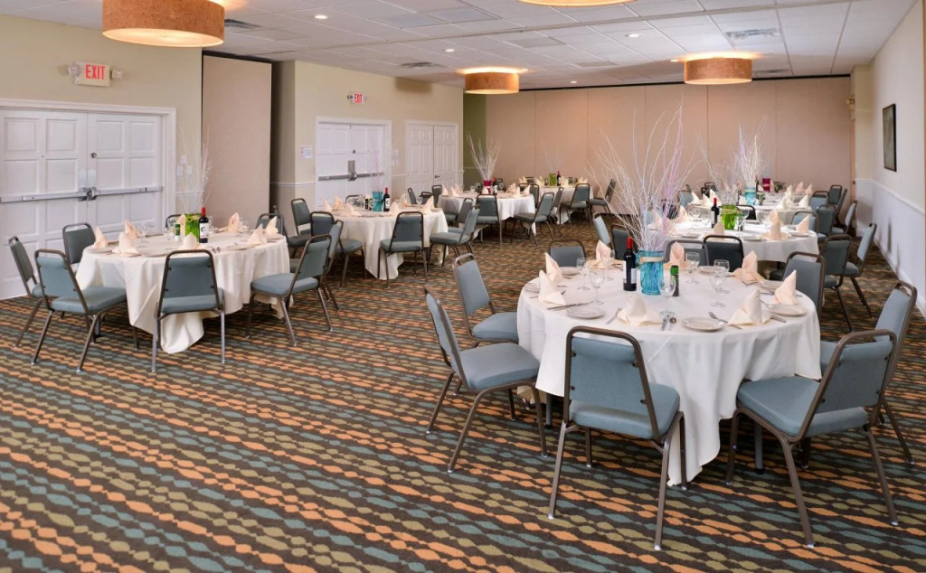 Red Roof Inn PLUS & Suites Tampa - Busch Gardens