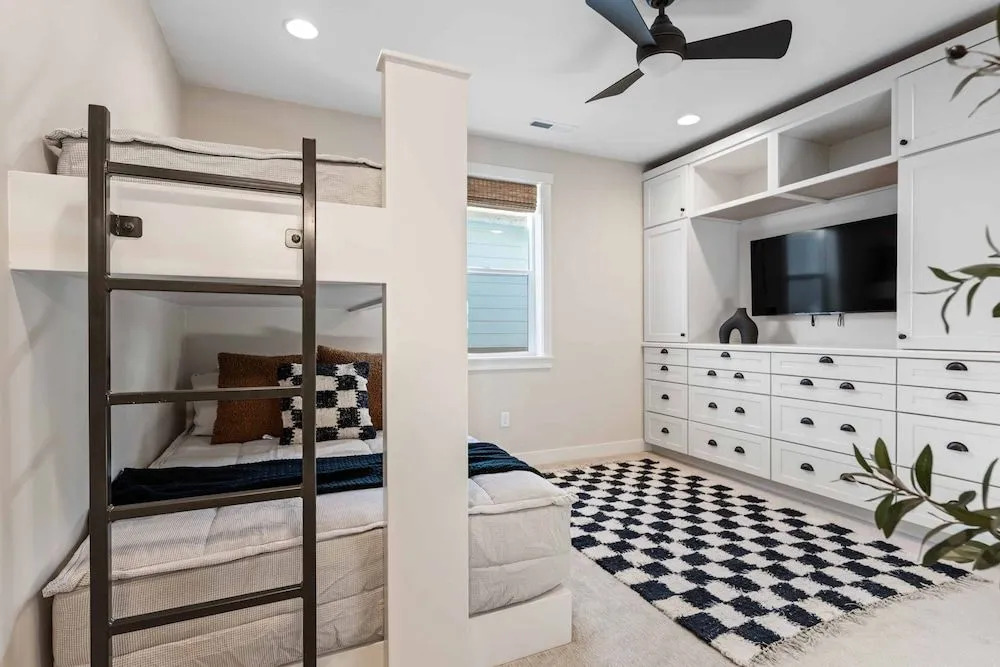 No Bad Days 5 Bedroom Townhouse