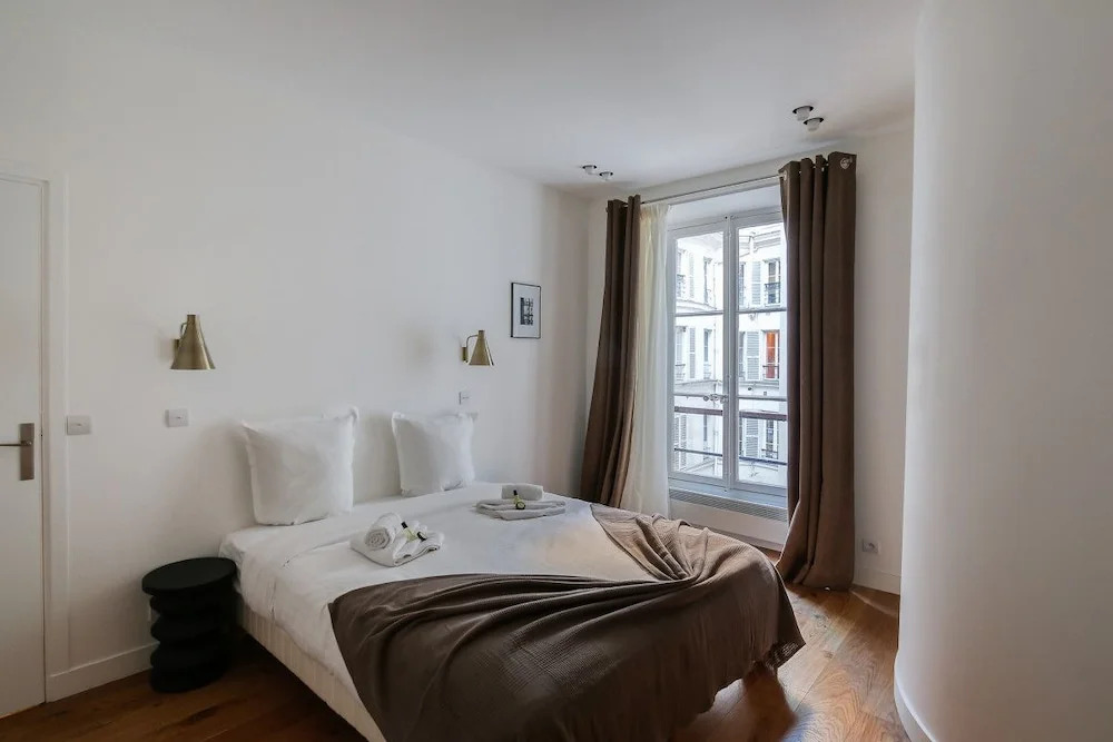 Spacious Apartment Near Madeleine