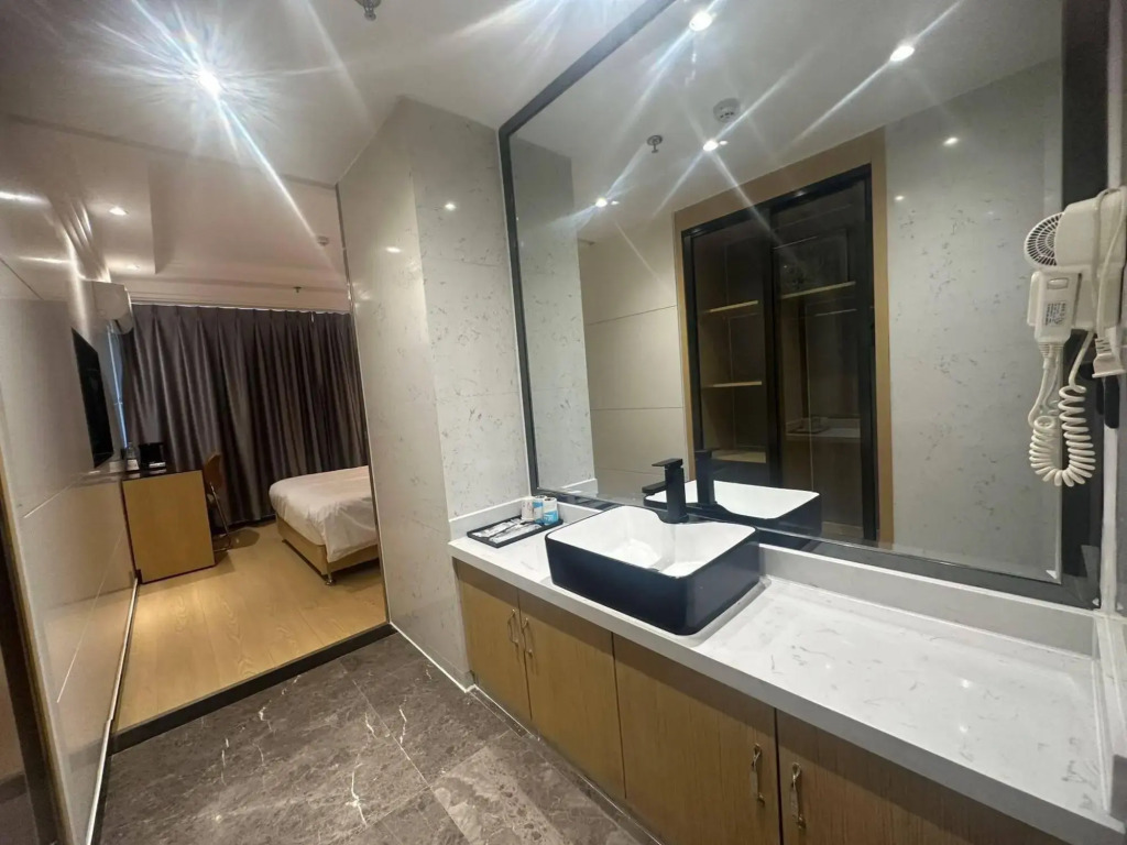 IU Hotel (Urumqi International Airport Yingbin Road)