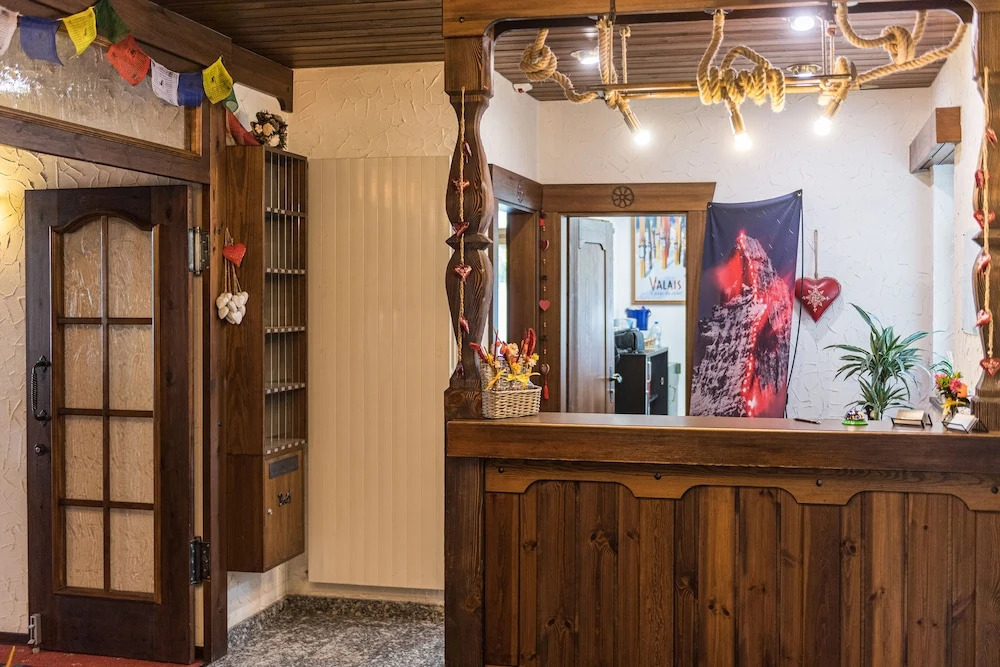 BaseCamp Hotel