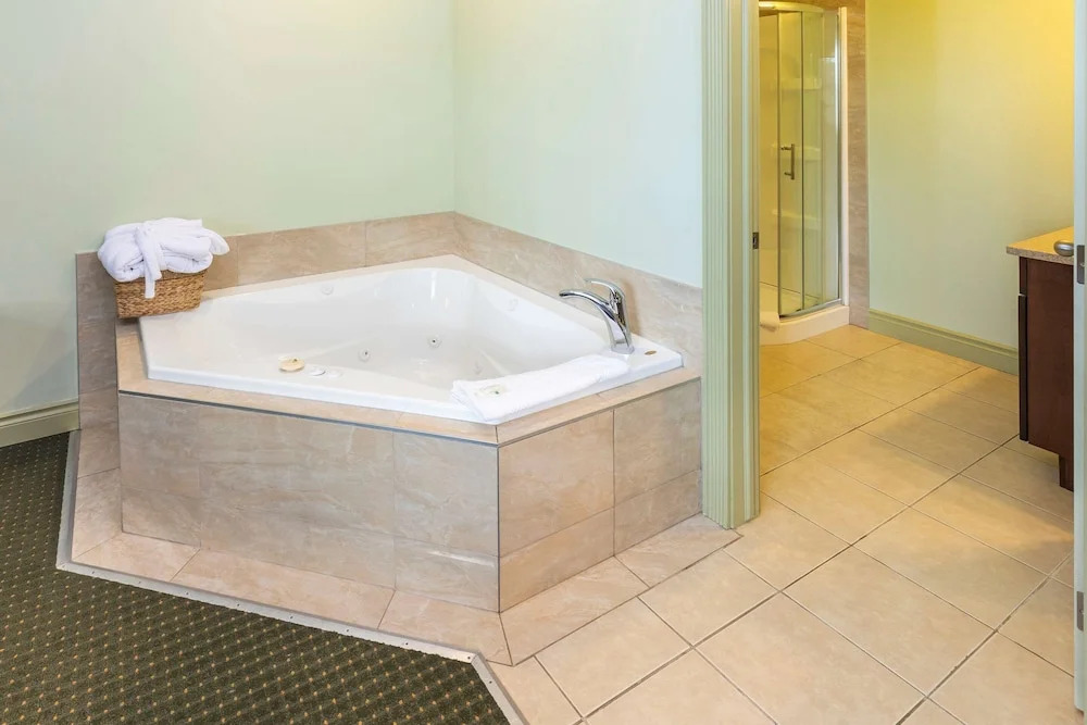 Days Inn & Suites Whitecourt