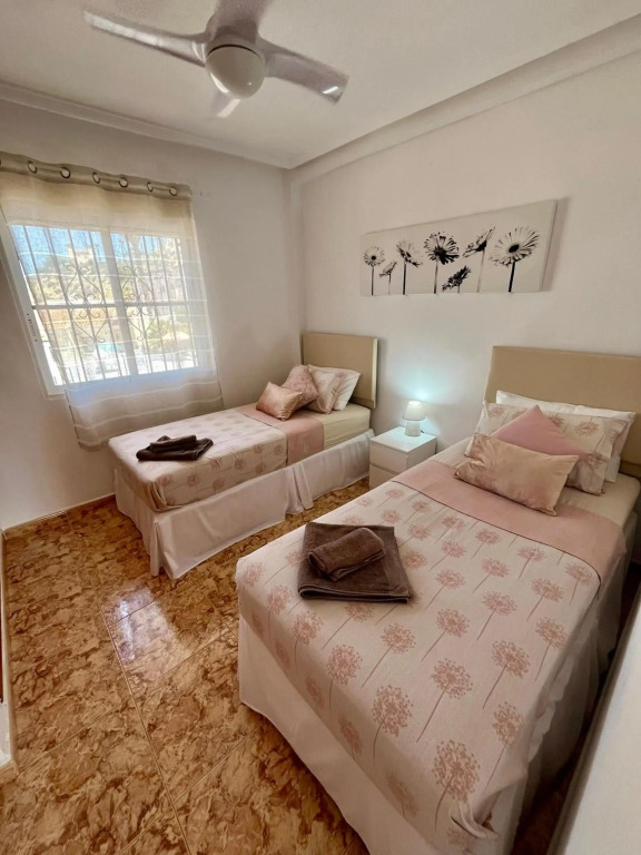 Winter sun apartment with pool access