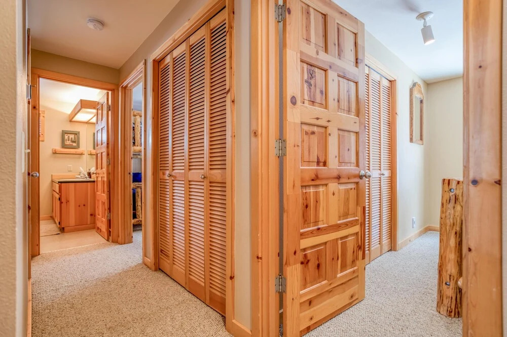 Circle 4 Cabin 3