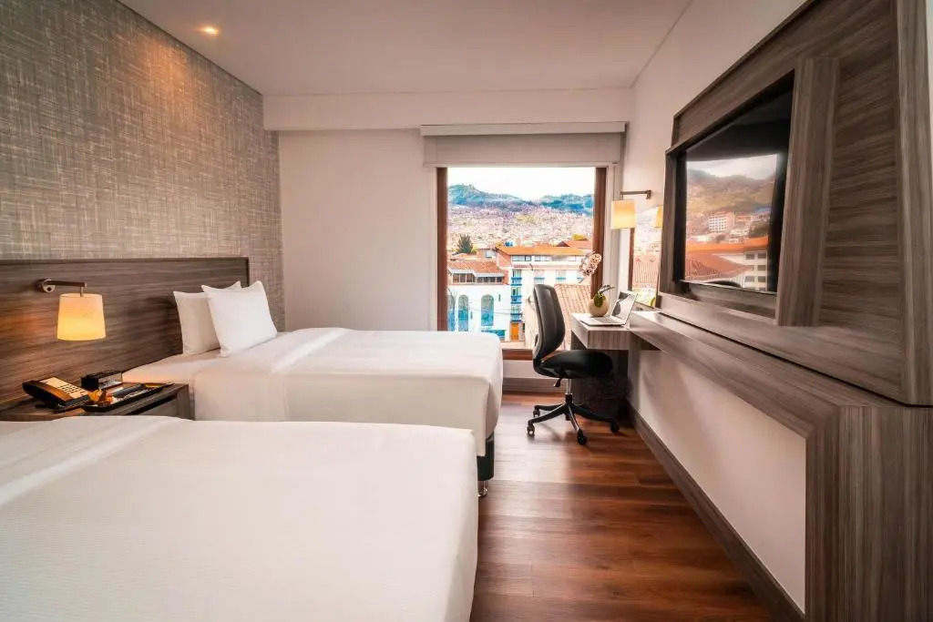 Hampton Cusco para Lima Tours