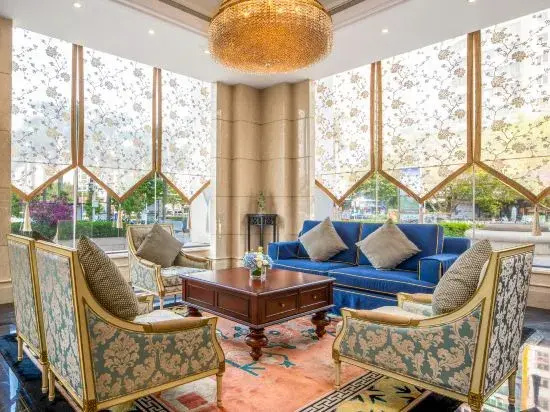 La Palazzo Hotel