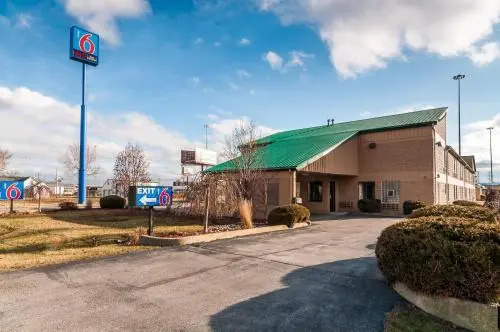 Super 8 Lansing