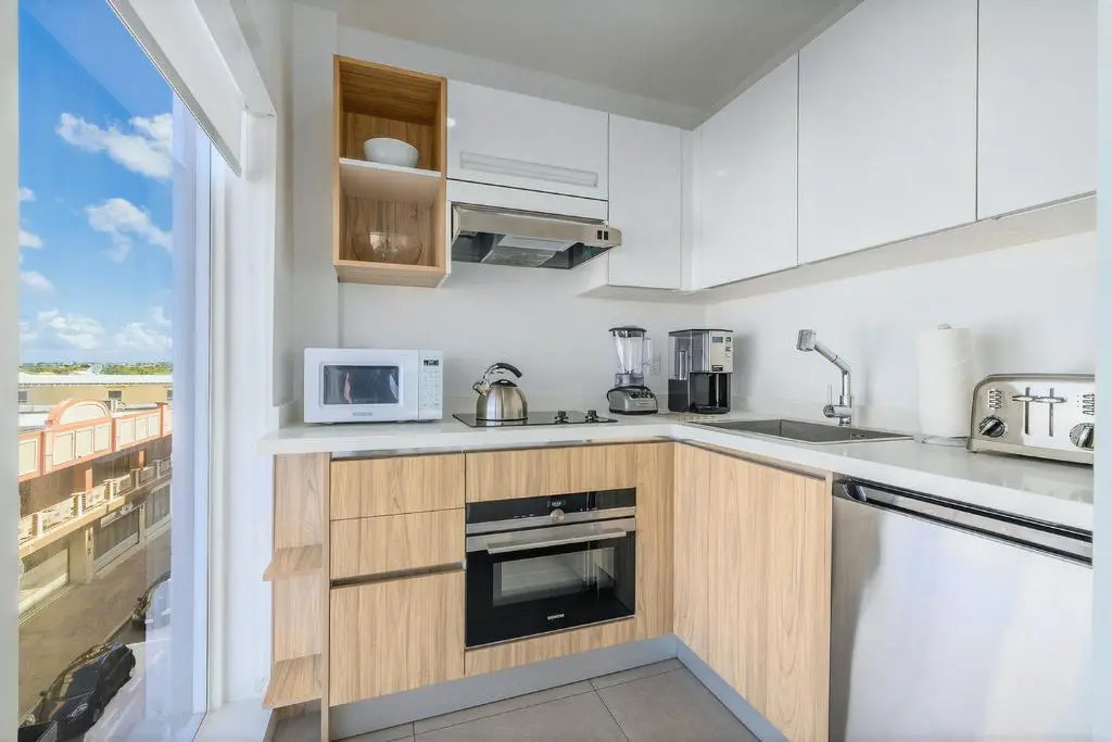 Upscale Studio City and Harbor Views Urban Oasis