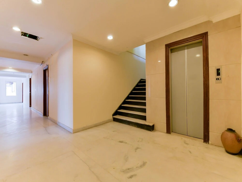 OYO 15247 New Woodlands Hotel
