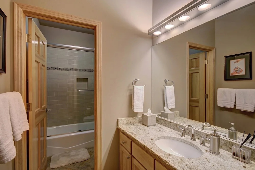 Tall Pines Lodge 4 Bedroom Townhouse by RedAwning
