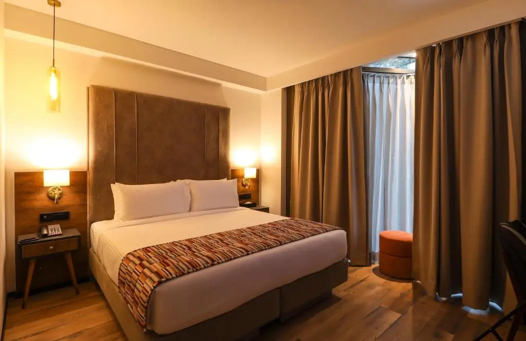 Hays AIR By Ahuja Residences - Golf Course Ext Road & Sector 51