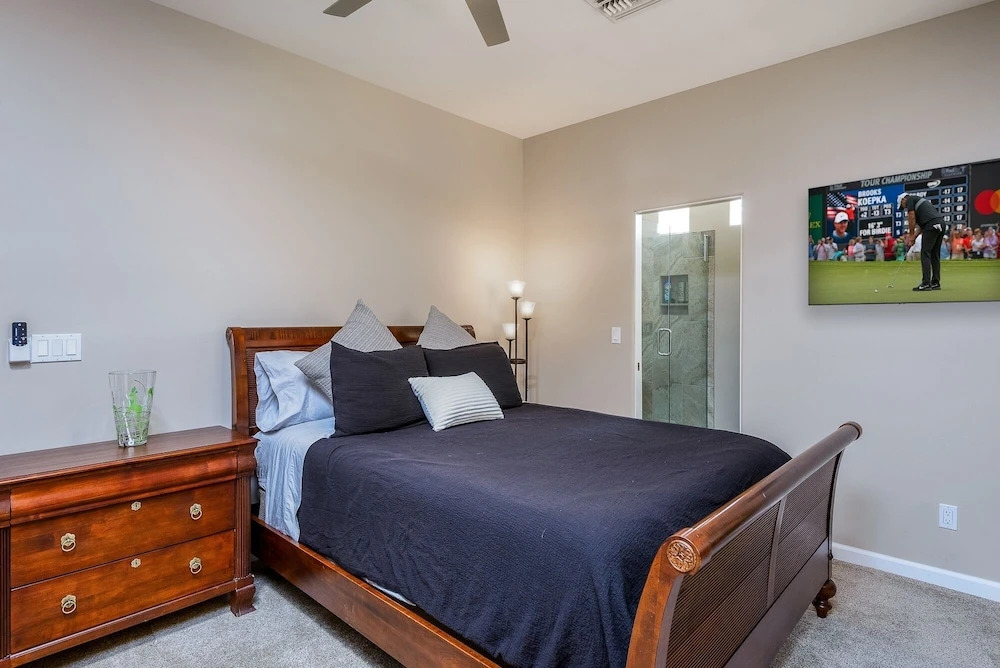 Casa Monument 3 Bedroom Home by RedAwning