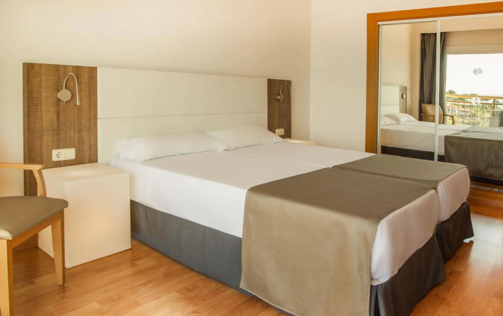Globales Cala Viñas Adults Only 16+