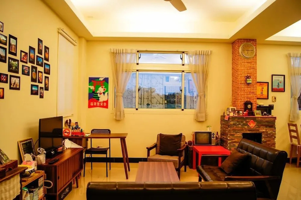 Happy Tree Hostel