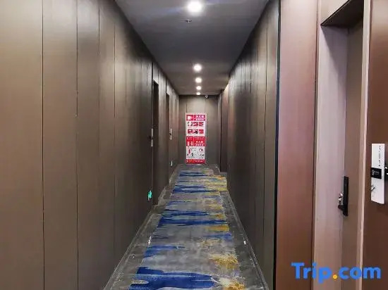 Yueyang Hotel (Wildlife Park Commercial Lane)