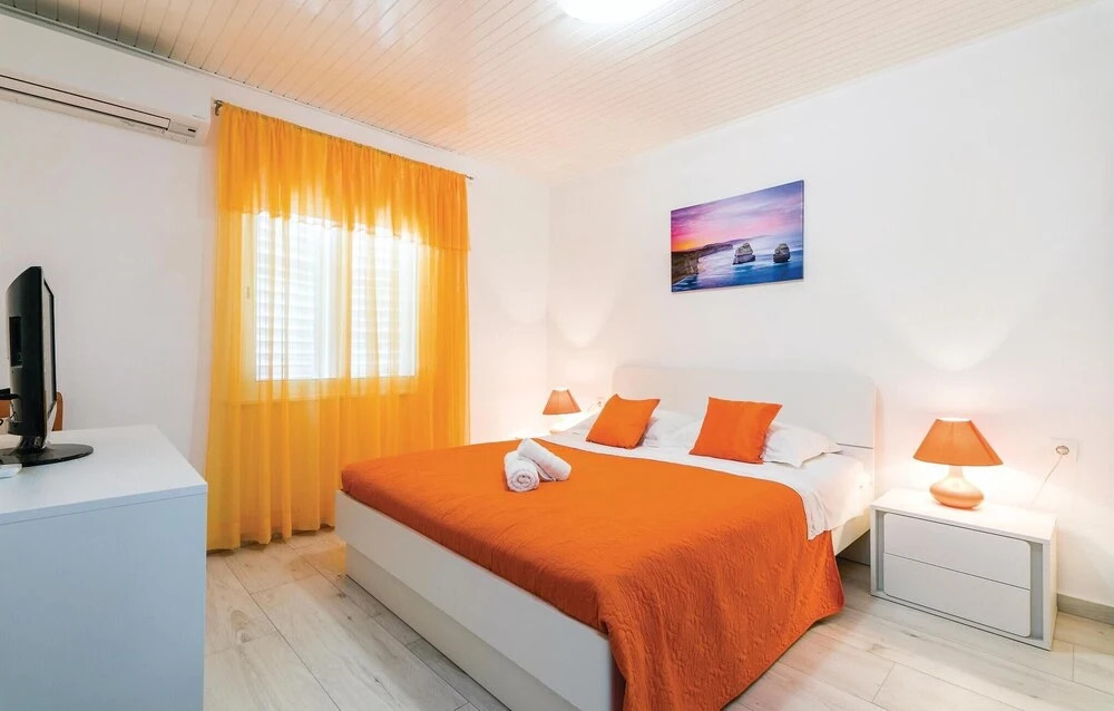 Amazing Home in Stratincica With Wifi and 5 Bedrooms