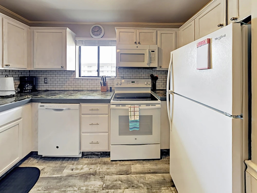 William Hilton #4305 - 2 Br Condo