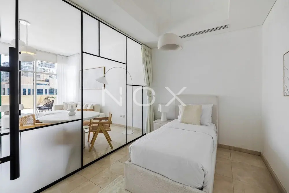 1Br Study 706 Bay Square B7