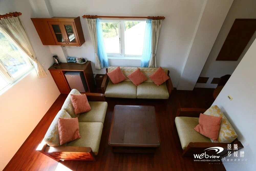 camphor tree manor