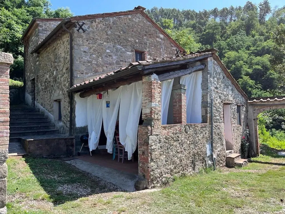 Casale Rustico con Piscina Privata e Ampio Parco