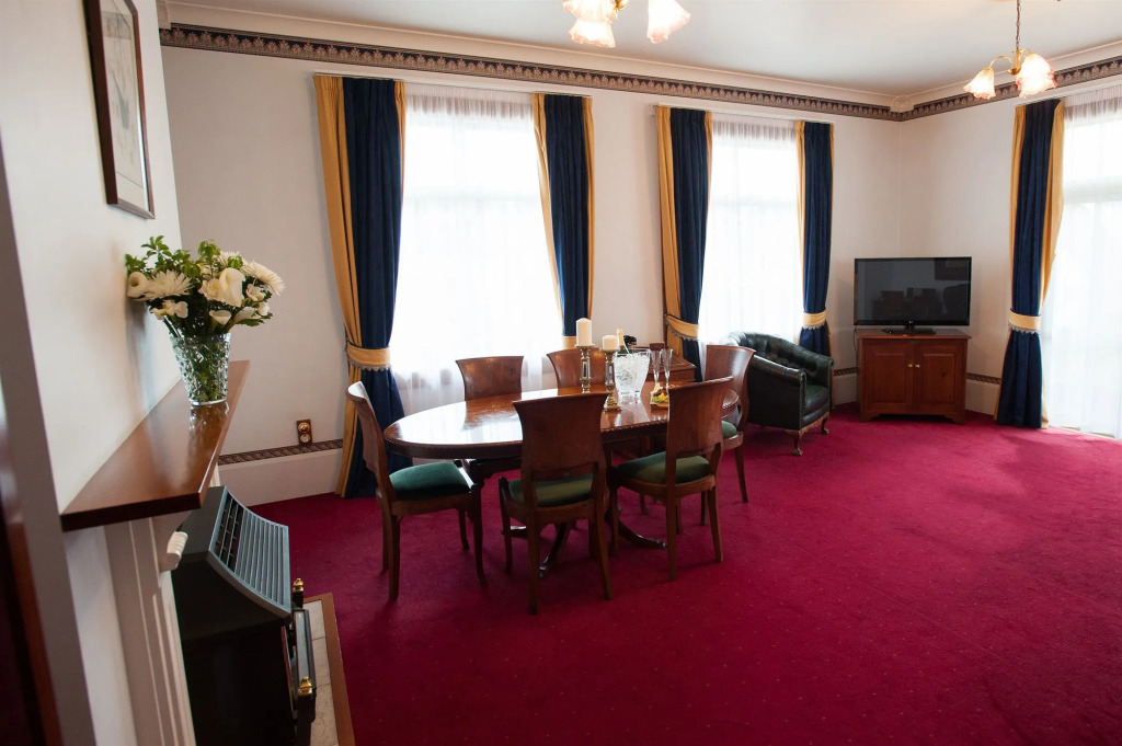 The County Hotel