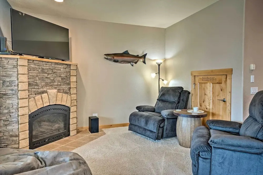 Gold Beach Townhome With Ocean Views & Sunroom!