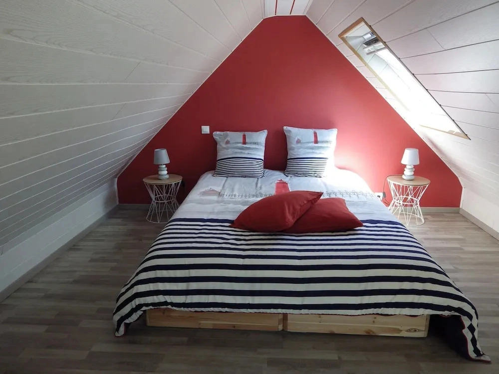 Modern Holiday Home in St. Pol de Leon