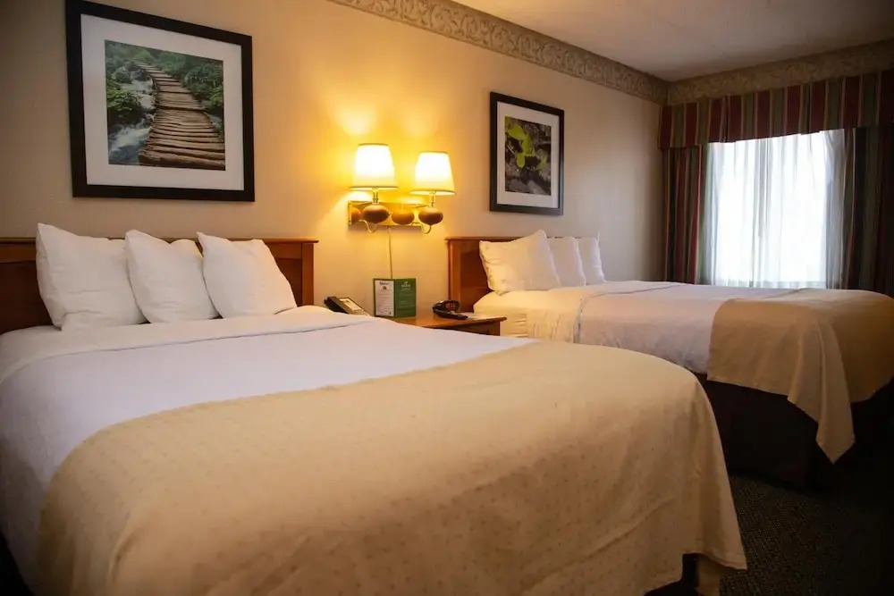 Holiday Lodge Hotel and Conference Center