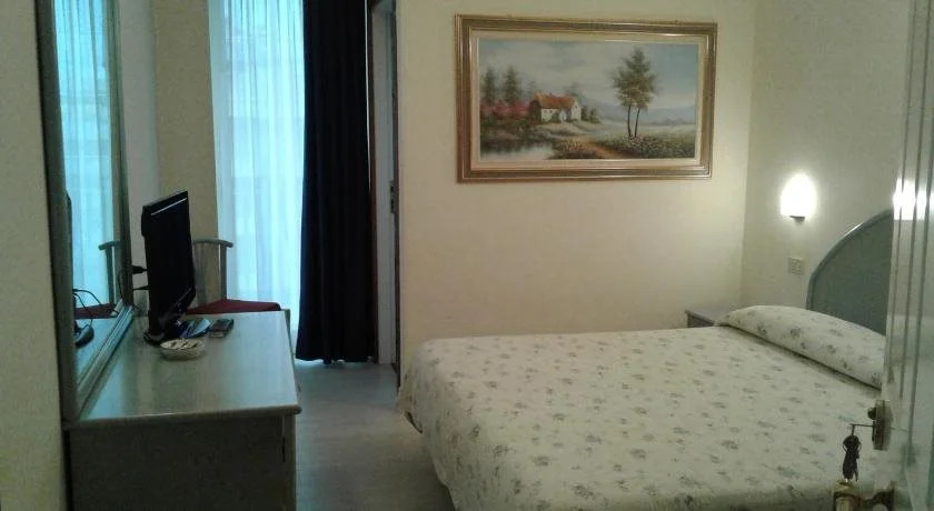 Hotel Trevi Riccione, in centro sul mare con cucina