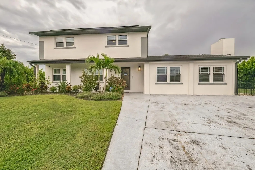 Cozy Tampa Oasis With Pool & Relaxing Vibes 3 Bedroom Home