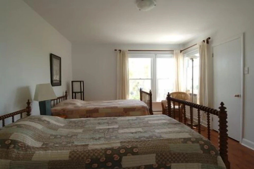 Hollyday Cove Cottage