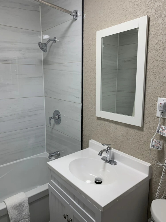 Champlain Motor Inn
