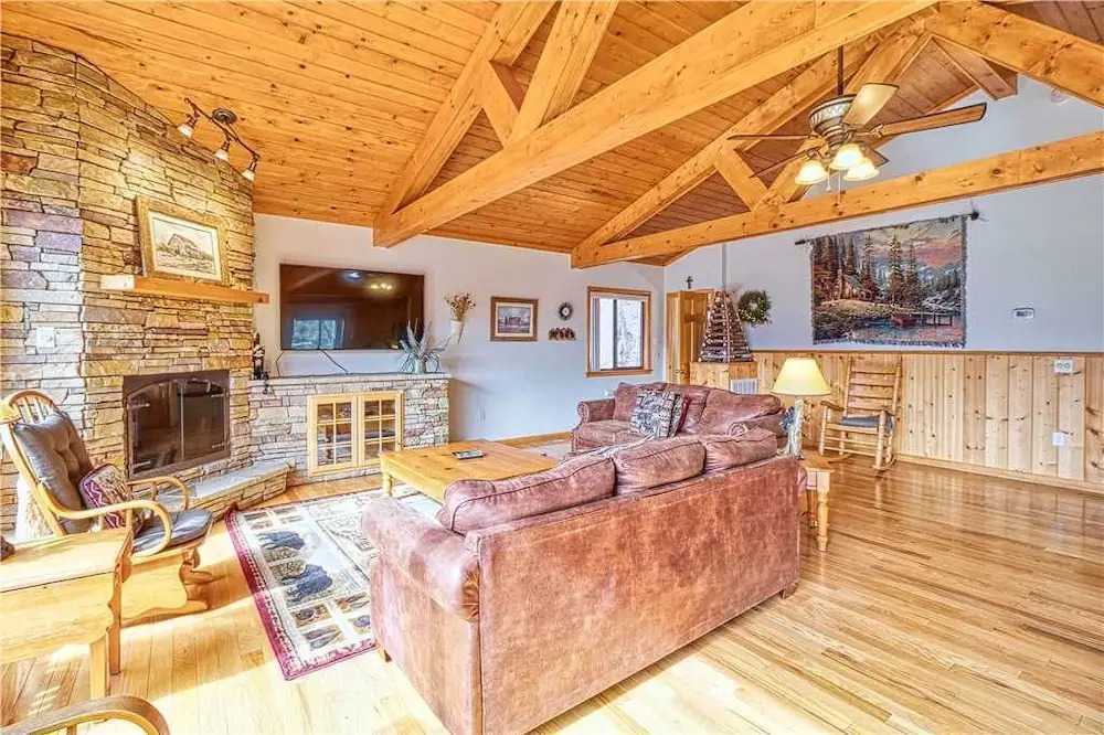 Eagles View 2 - Three Bedroom Cabin