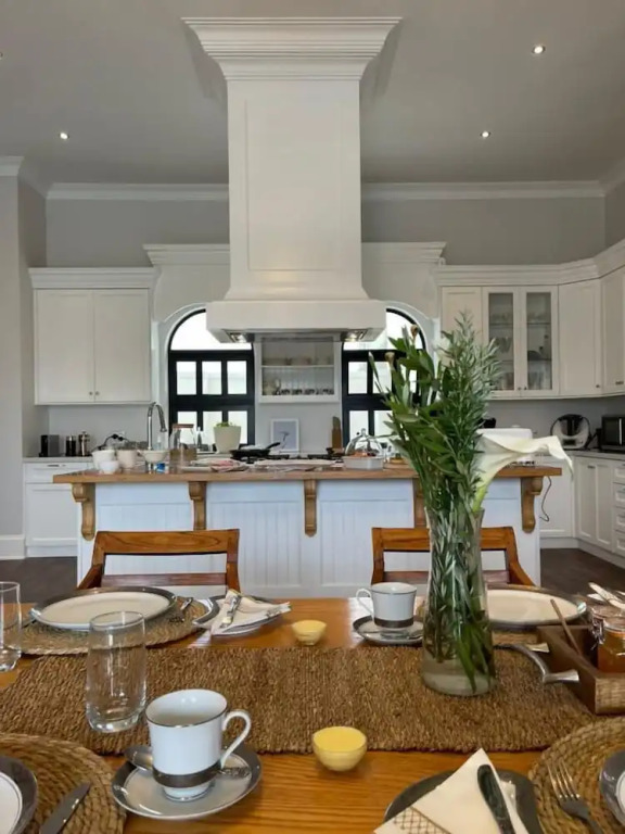 Lagoon Luxury Suites