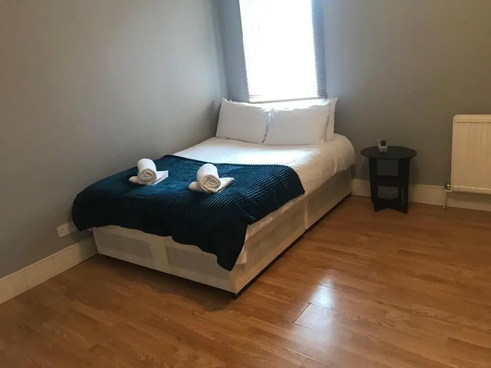 4 Bedroom, 8 bed Apartment,free Parking