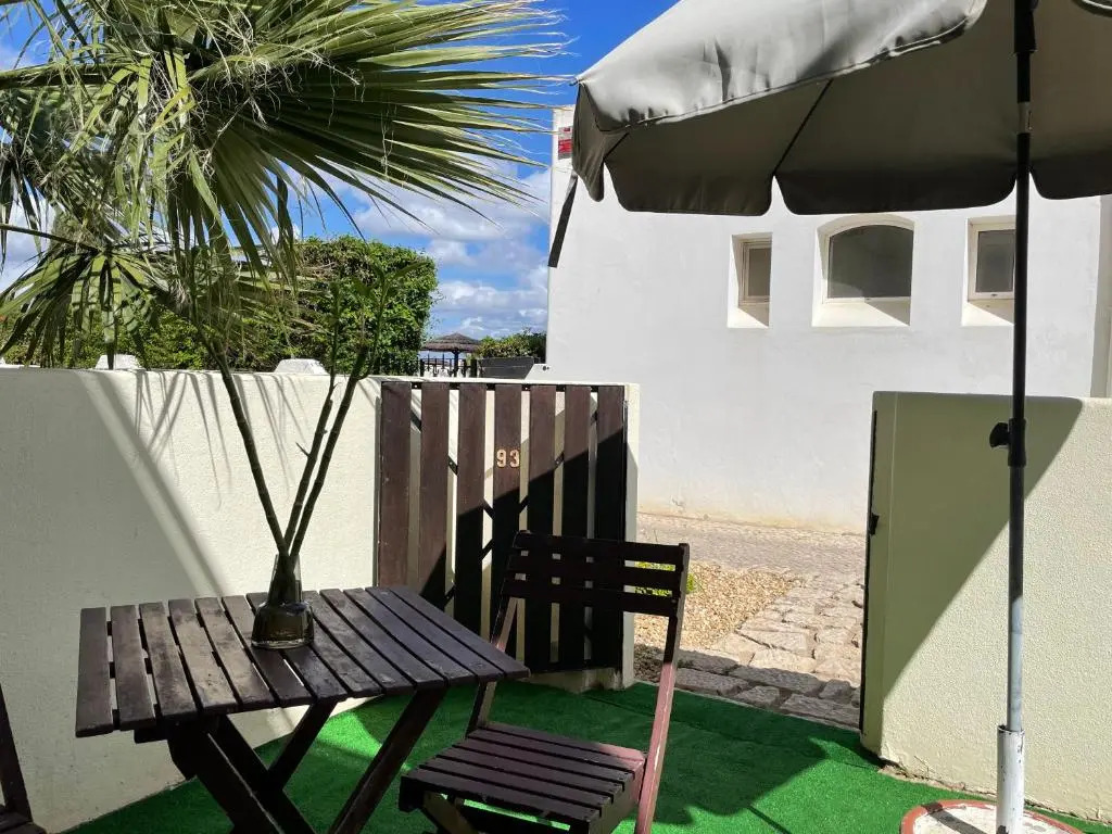 Cozy and Stylish Studio Apt just 800m from the beach - New on Booking!