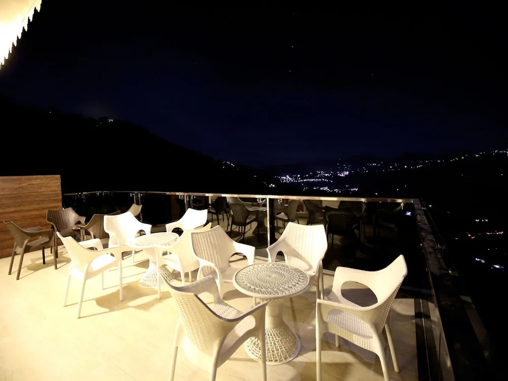 OYO 12324 Home Luxury 2BHK Kasauli