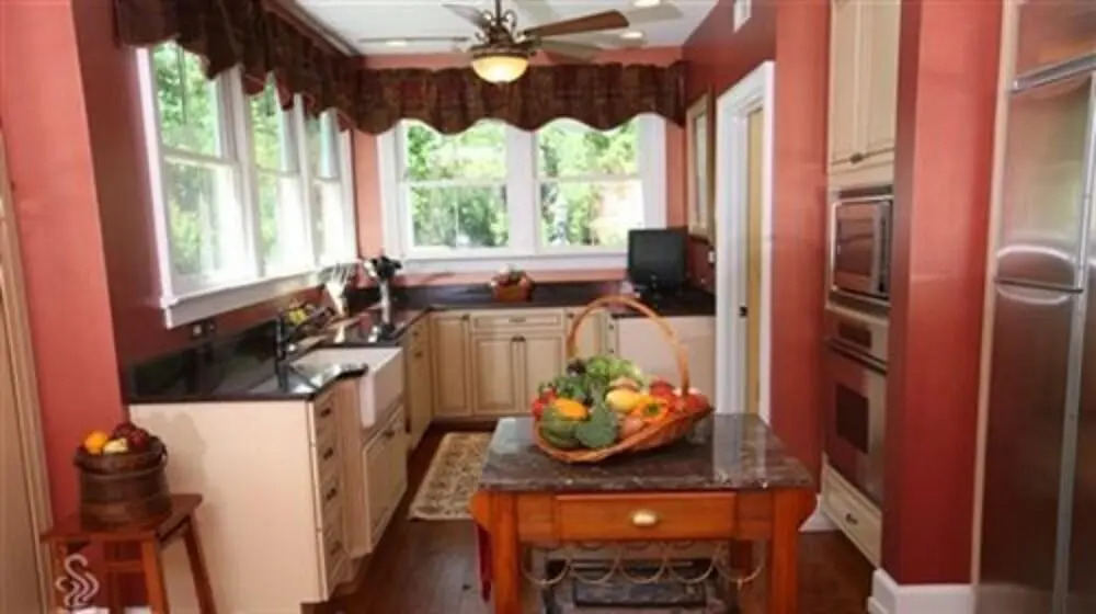 Chestnut Hill Bed & Breakfast