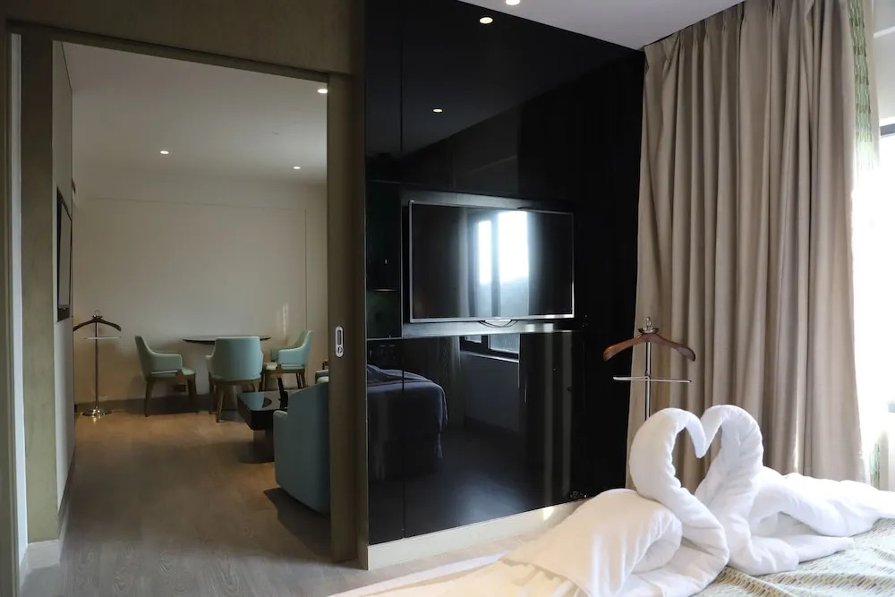 The Cruze Premium Boutique Hotel