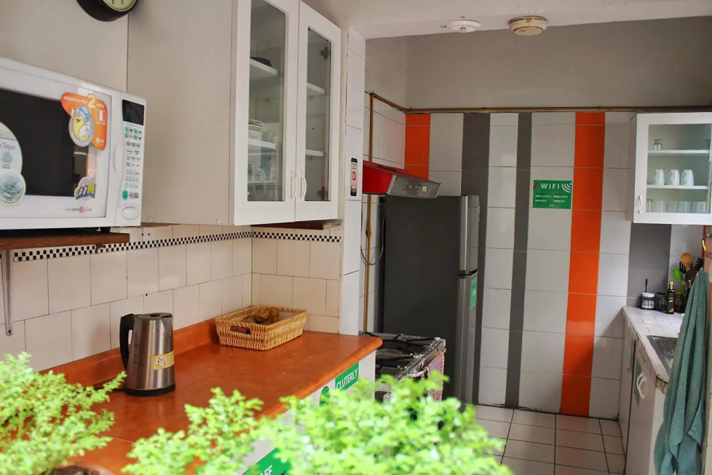 Red Llama Eco-Hostel