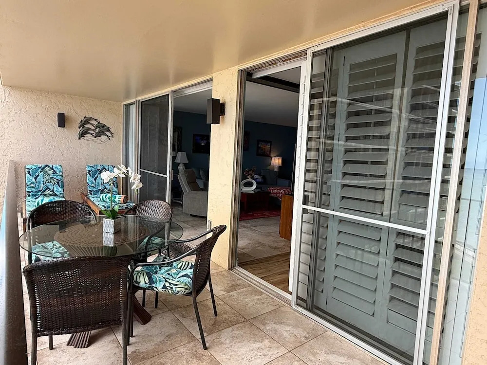 Whale Watching Oceanfront Escape Molokai Views Cool Tropical Breezes