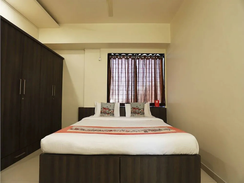 OYO 10680 Hotel Royal Inn