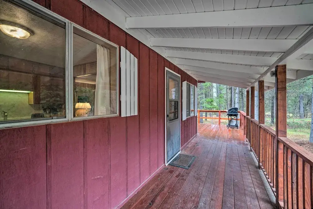 2 Cozy Island Park Cabins w/ Near the Lake!