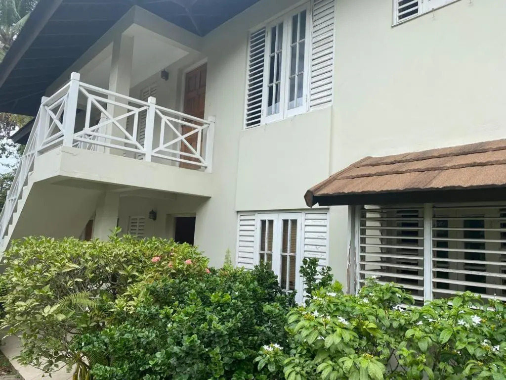 Finest Accommodation Renfrew Place 1 Bedroom Apt # 42 New Kgn 4--12 Renfrew Rd