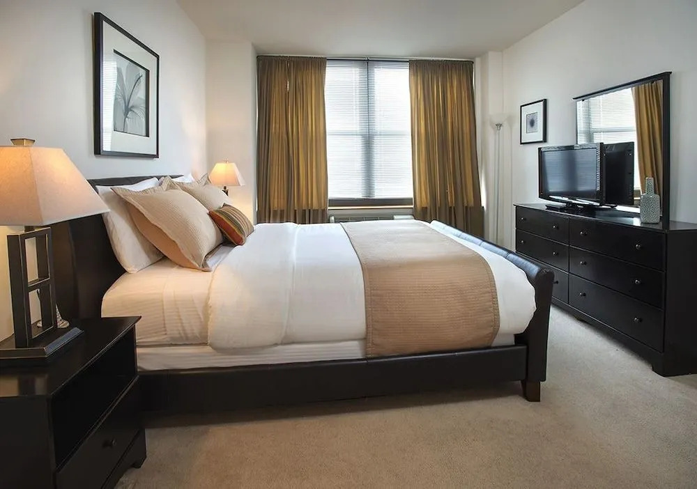 Premier Furnished Apt at Grove Pointe