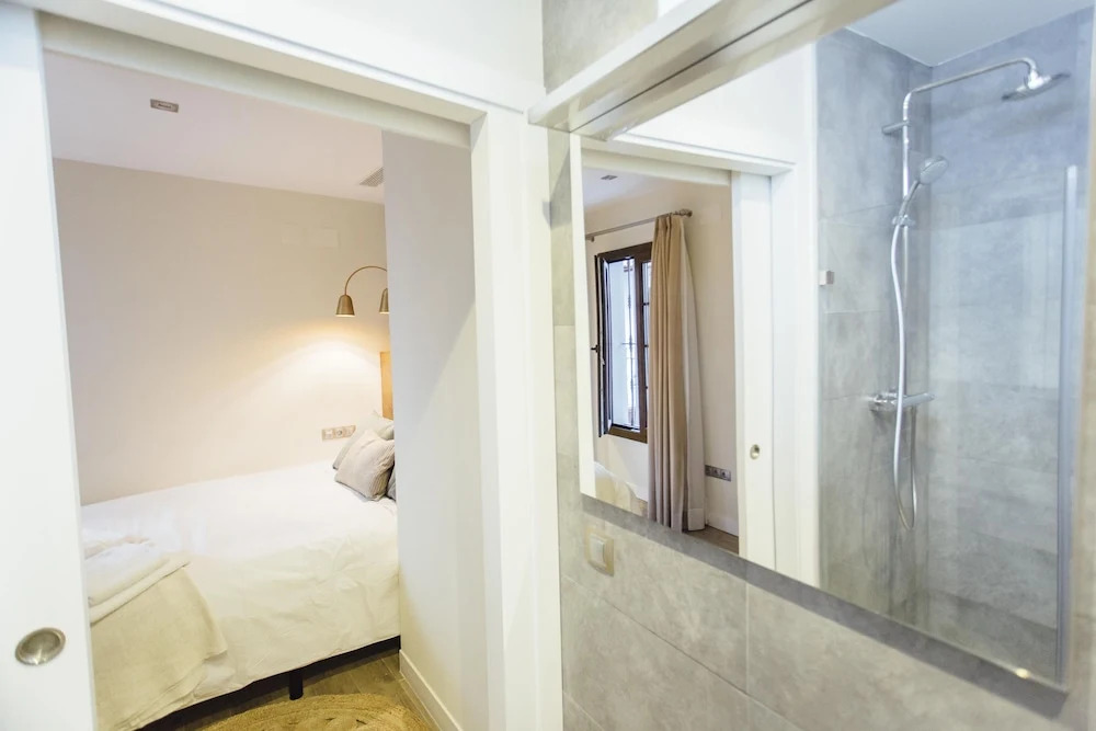One&Lux Byron Suites