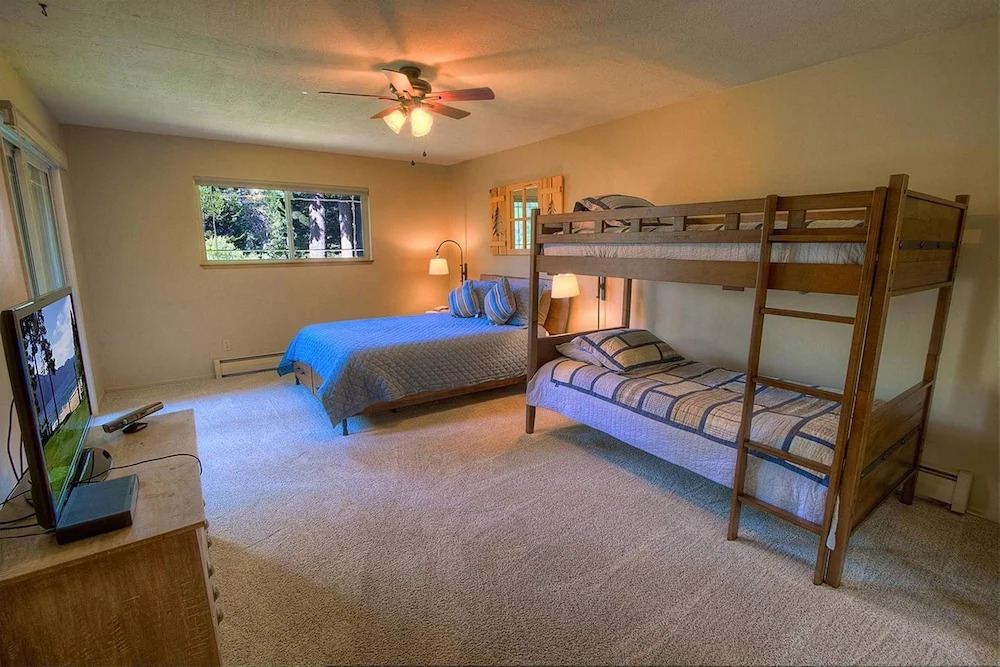 Meadowview Hideaway by Lake Tahoe Accommodations