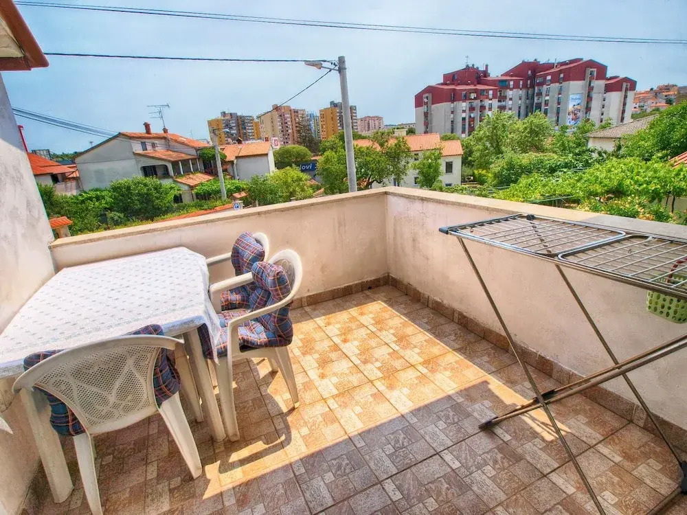 Apartment 1383