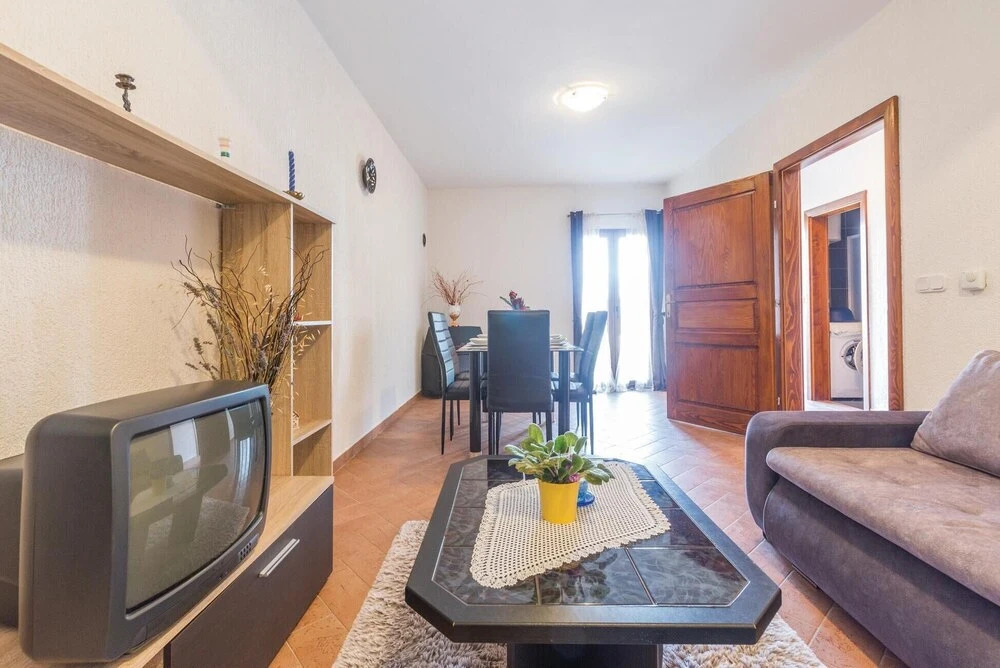 Nice Home in Radmani With Wifi and 2 Bedrooms
